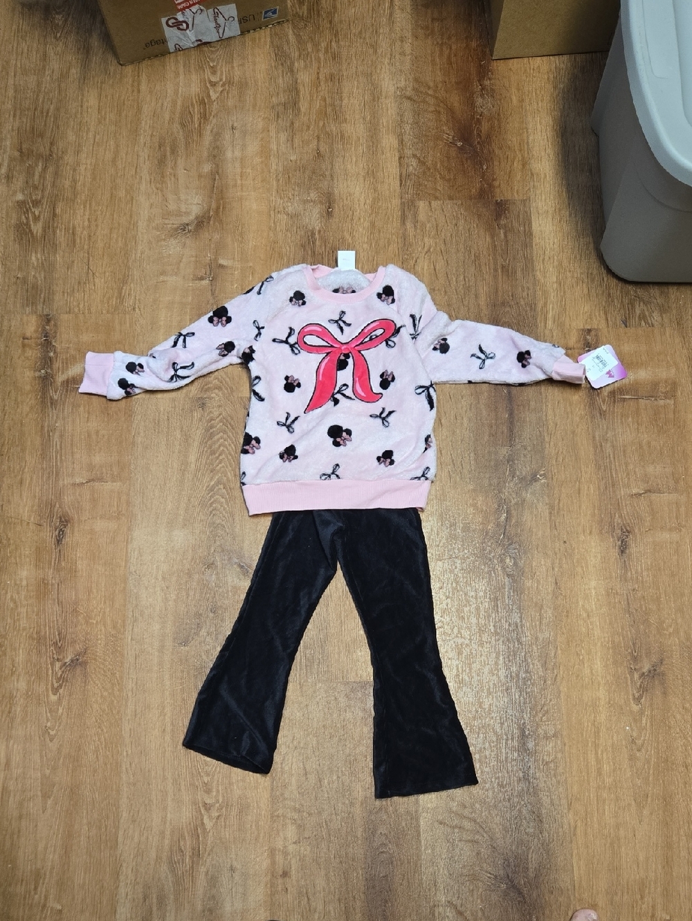 Nwt! 5T Pink Minnie Bow Sweatshirt & Black Velvet Pants Set